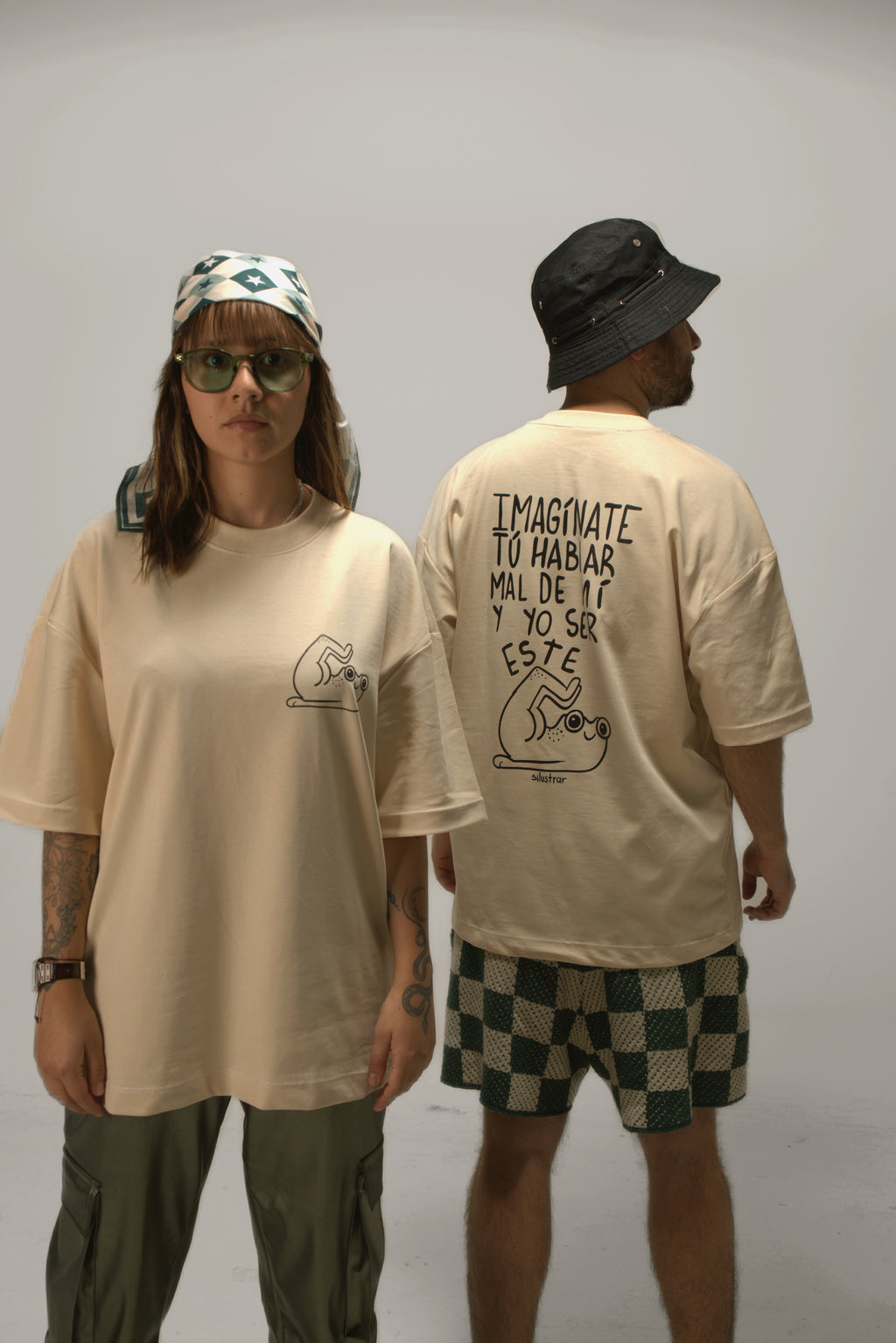 Camiseta Oversized Beige imagínate tú hablar mal de mi por delante y por detrás