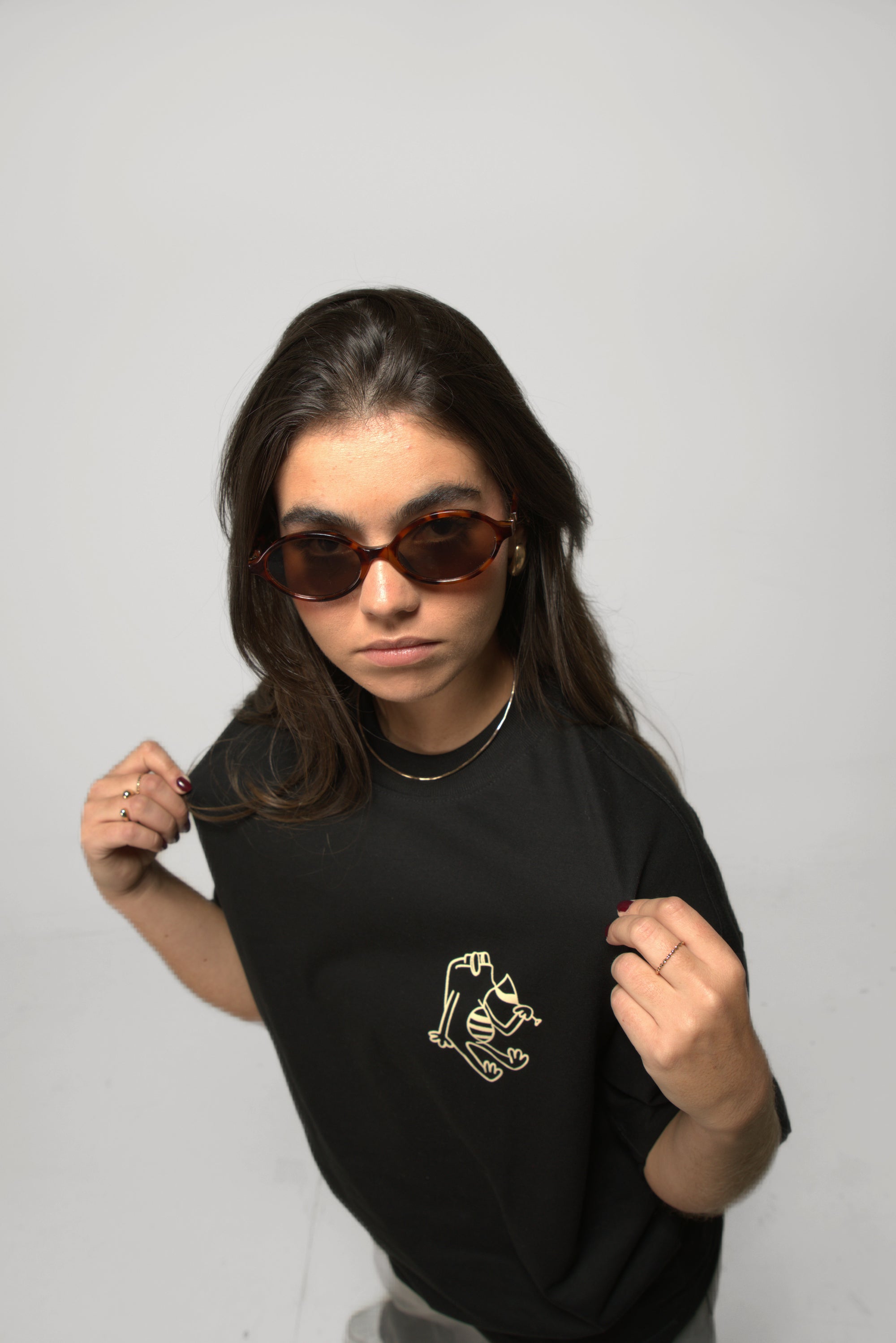 Camiseta Oversize Negra Migajeros Social Club por delante 