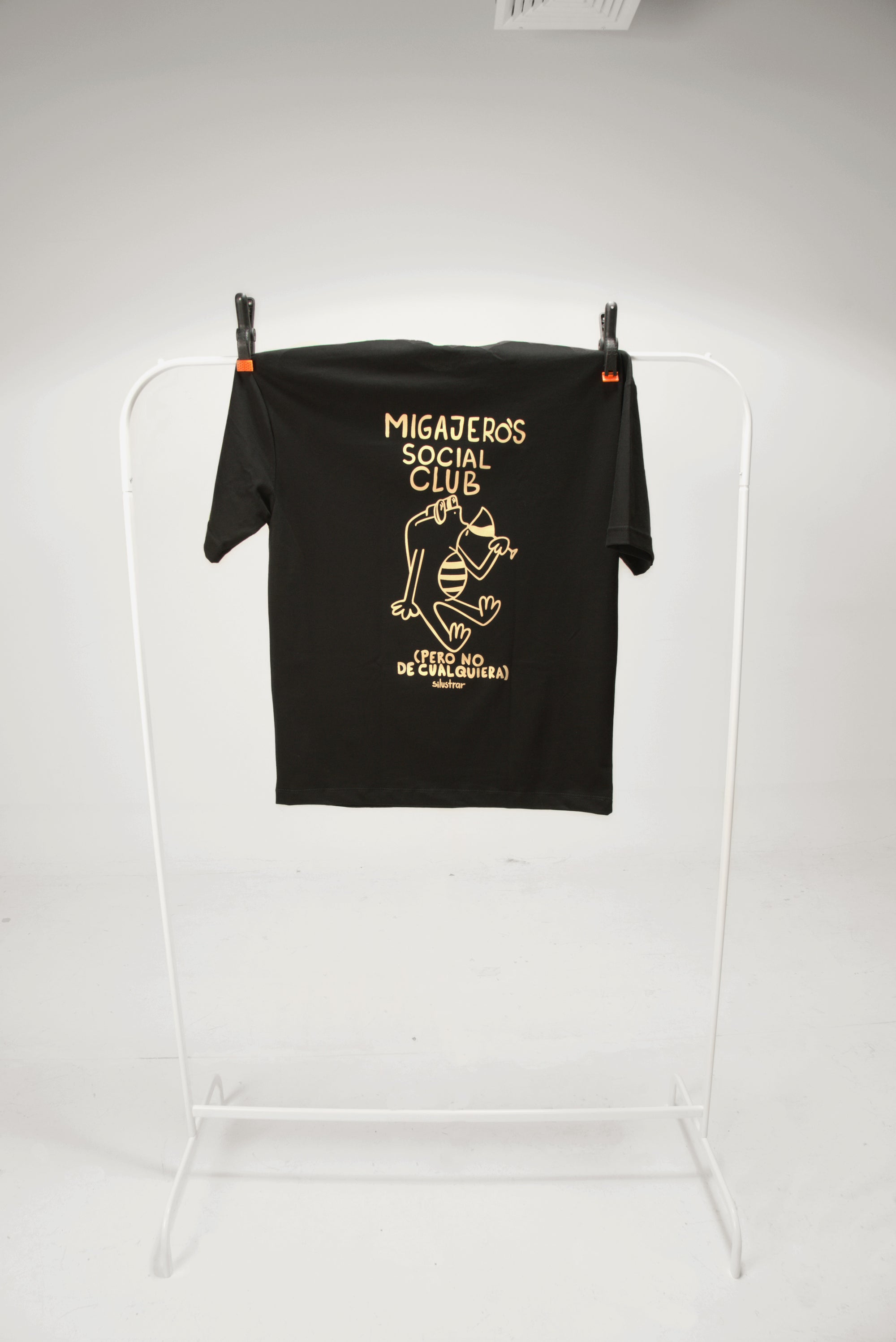 Camiseta Oversize Negra Migajeros Social Club por detrás